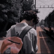پروفایل پسرونه ایستگاه قطار تنهایی