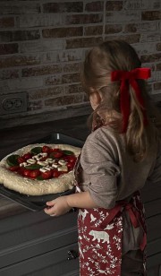 استوری آشپزی دختر بچه فست فود پیتزا