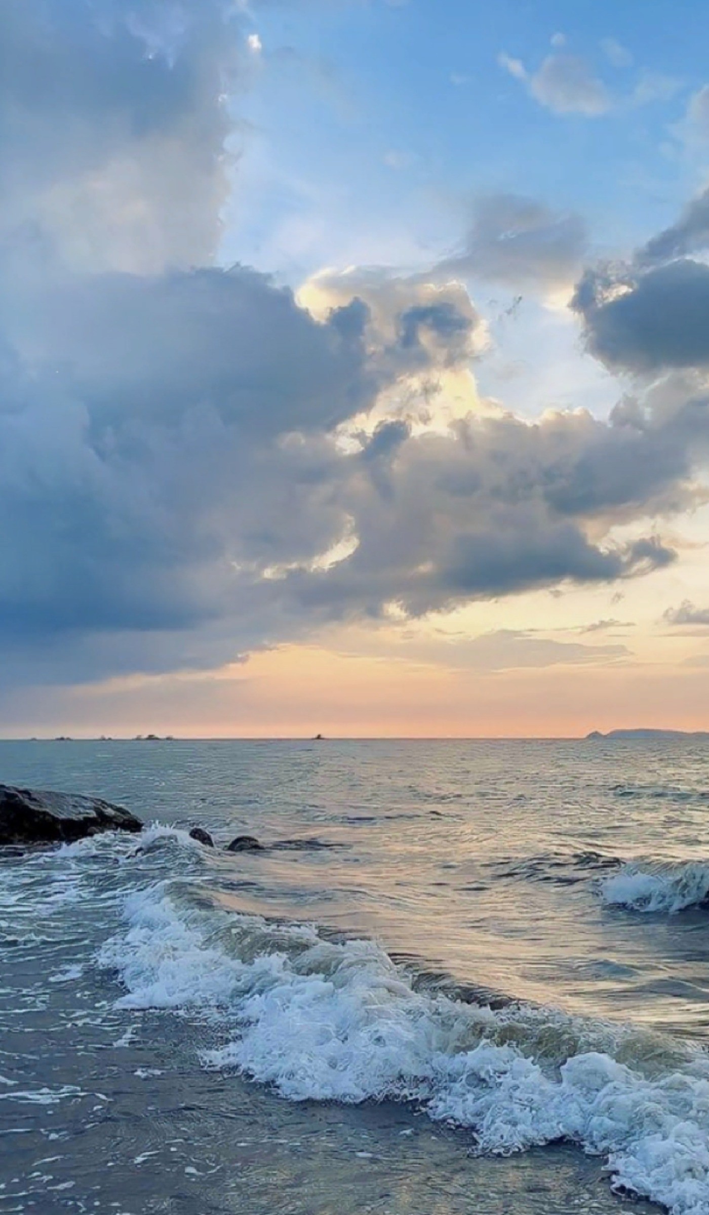 دریا جزوی از طبیعت............🌊